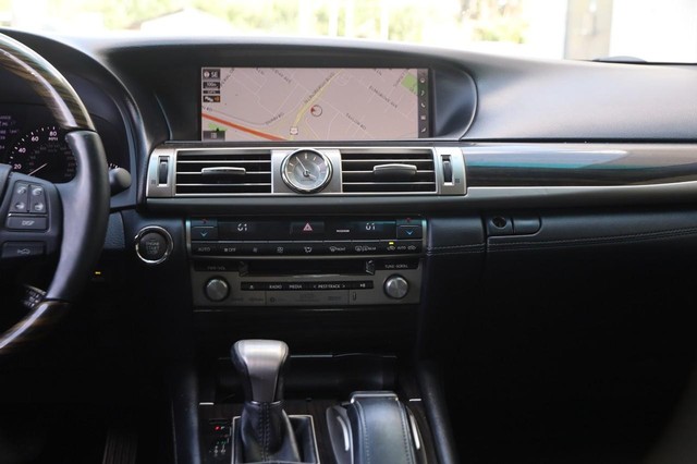 Lexus LS 460 Vehicle Image 26