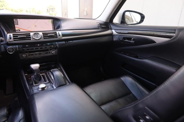 Lexus LS 460 Vehicle Image 27