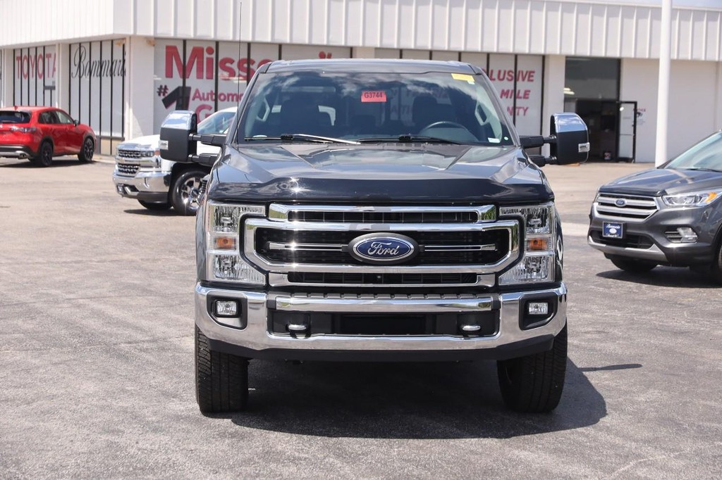 Ford Super Duty F-250 SRW Vehicle Full-screen Gallery Image 4