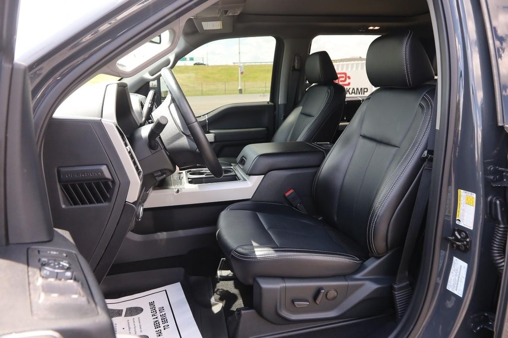 Ford Super Duty F-250 SRW Vehicle Full-screen Gallery Image 8