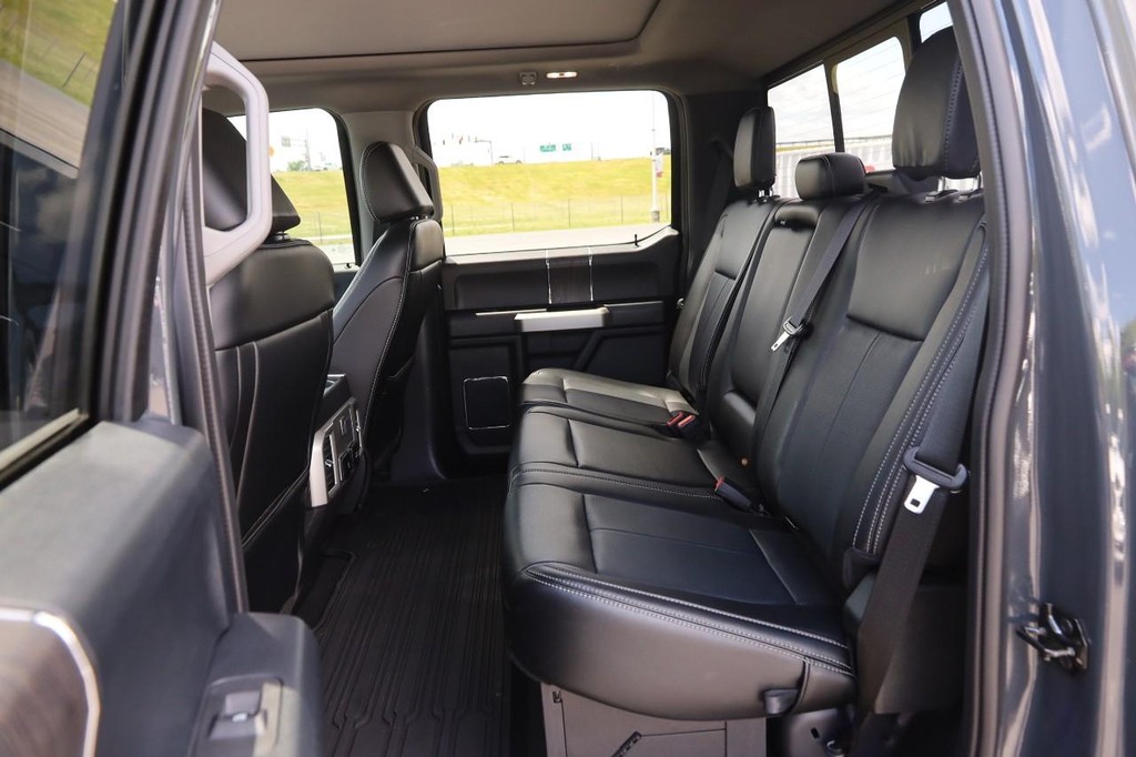 Ford Super Duty F-250 SRW Vehicle Full-screen Gallery Image 9