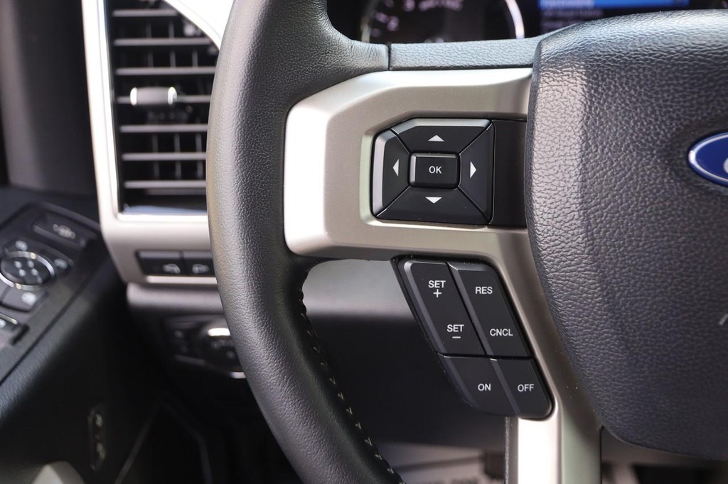 Ford Super Duty F-250 SRW Vehicle Full-screen Gallery Image 12