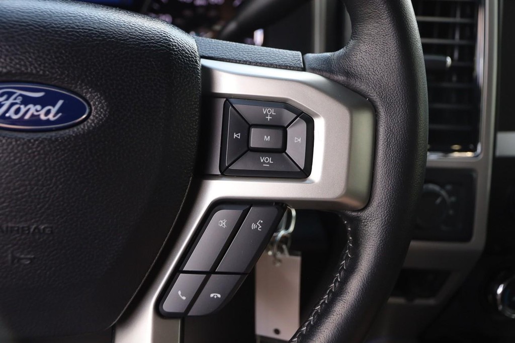 Ford Super Duty F-250 SRW Vehicle Full-screen Gallery Image 13