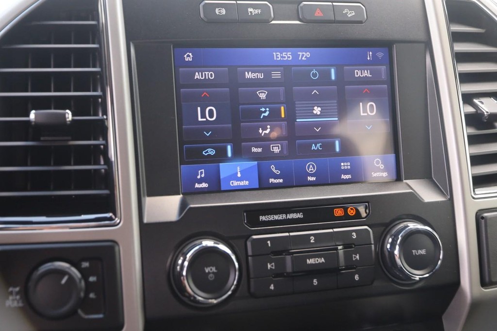 Ford Super Duty F-250 SRW Vehicle Full-screen Gallery Image 17