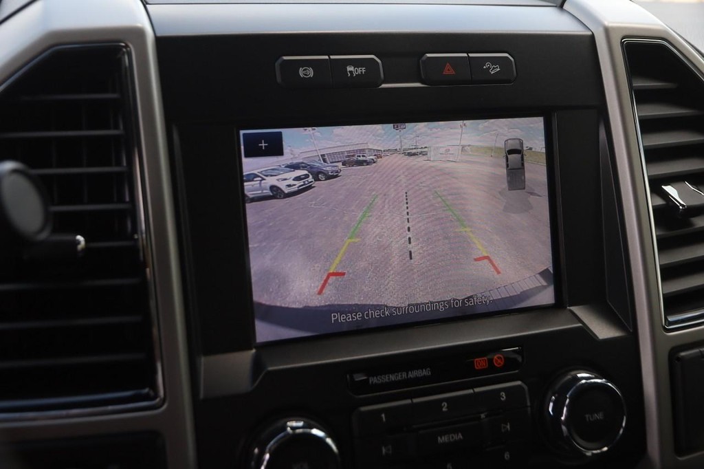 Ford Super Duty F-250 SRW Vehicle Full-screen Gallery Image 18