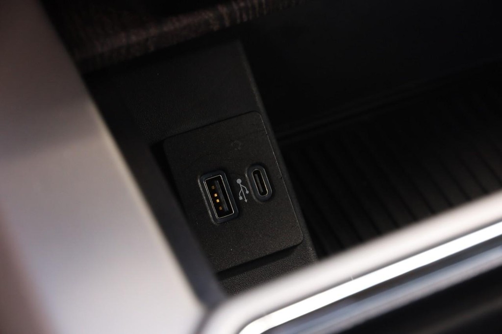Ford Super Duty F-250 SRW Vehicle Full-screen Gallery Image 20