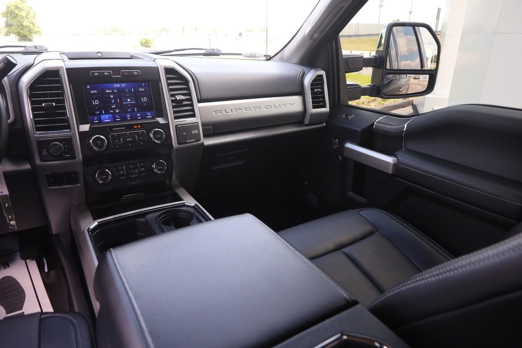 Ford Super Duty F-250 SRW Vehicle Full-screen Gallery Image 26