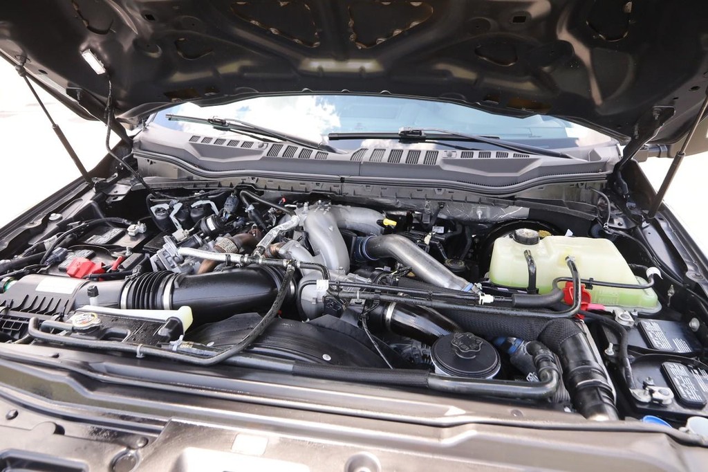 Ford Super Duty F-250 SRW Vehicle Full-screen Gallery Image 28