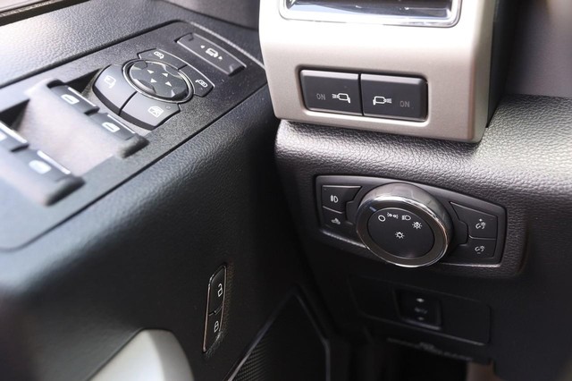 Ford Super Duty F-250 SRW Vehicle Image 21
