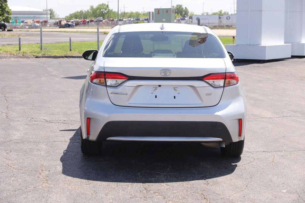 Toyota Corolla Vehicle Full-screen Gallery Image 6