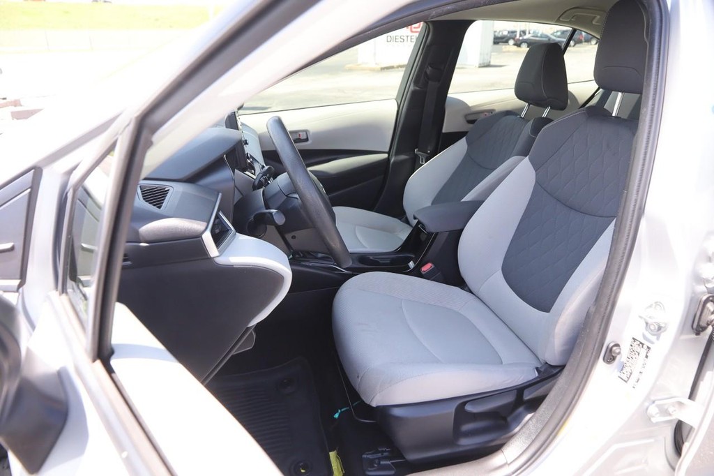 Toyota Corolla Vehicle Full-screen Gallery Image 8