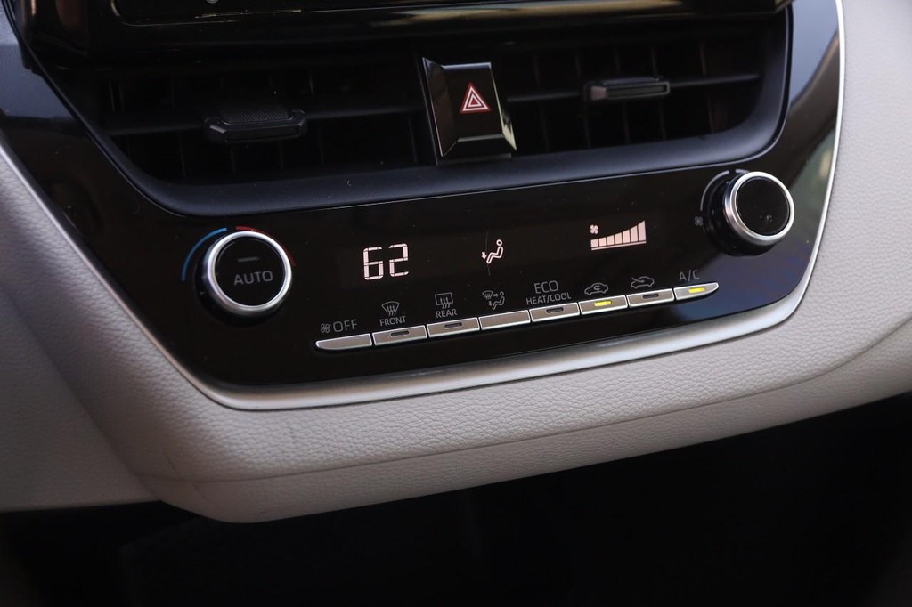 Toyota Corolla Vehicle Full-screen Gallery Image 17