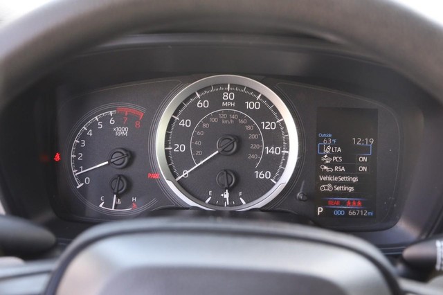 Toyota Corolla Vehicle Image 13