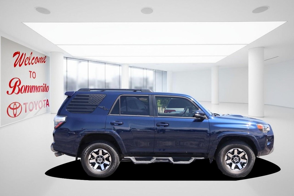 Toyota 4Runner Vehicle Full-screen Gallery Image 5