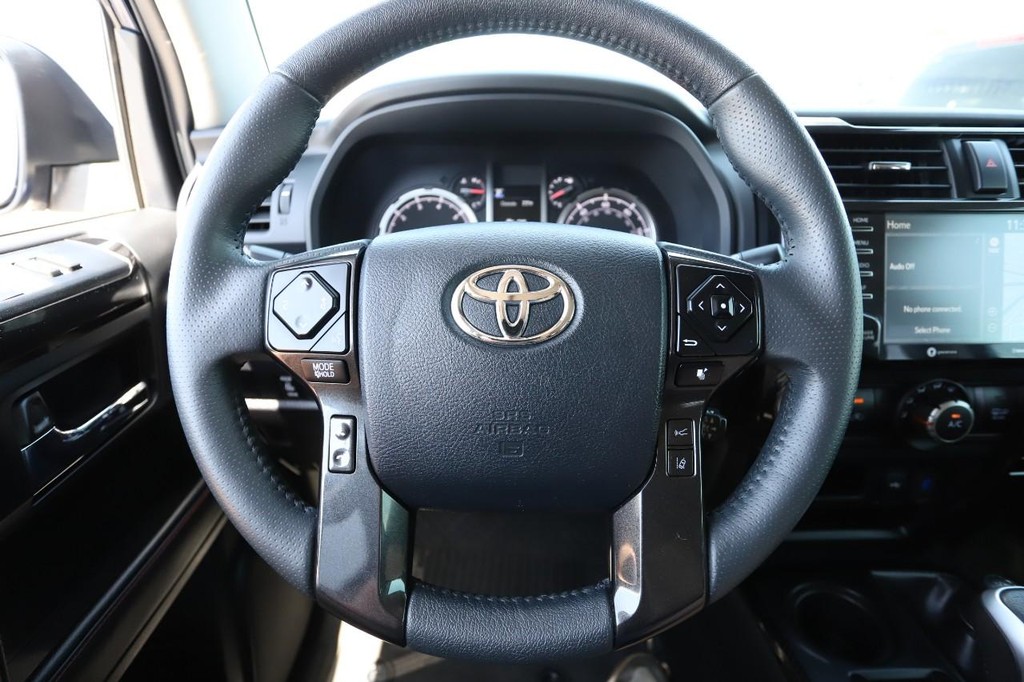 Toyota 4Runner Vehicle Full-screen Gallery Image 11