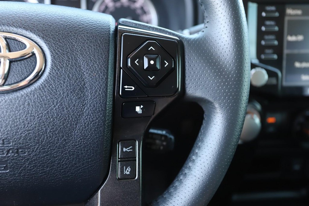 Toyota 4Runner Vehicle Full-screen Gallery Image 13