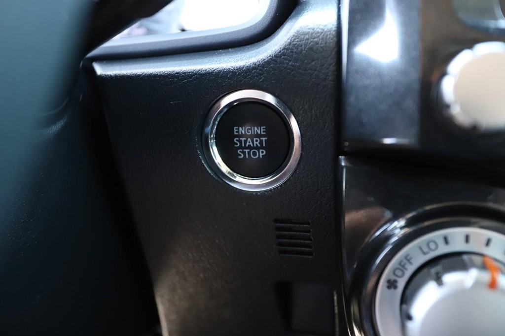 Toyota 4Runner Vehicle Full-screen Gallery Image 15