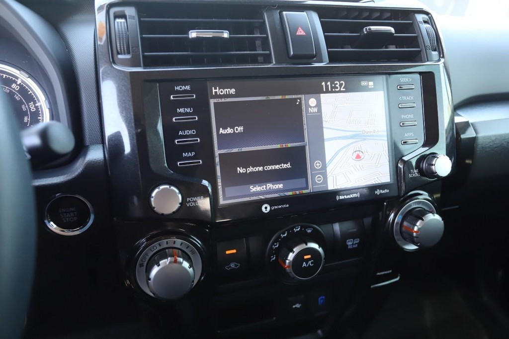 Toyota 4Runner Vehicle Full-screen Gallery Image 16