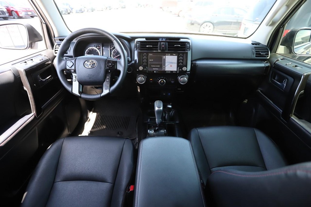 Toyota 4Runner Vehicle Full-screen Gallery Image 22