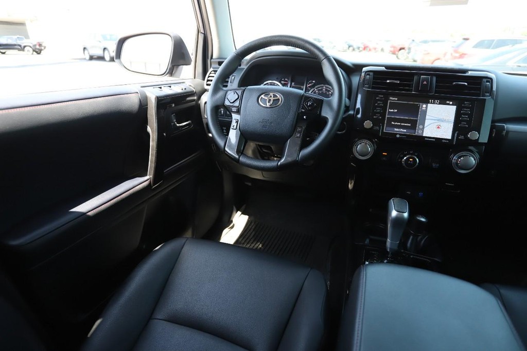 Toyota 4Runner Vehicle Full-screen Gallery Image 23
