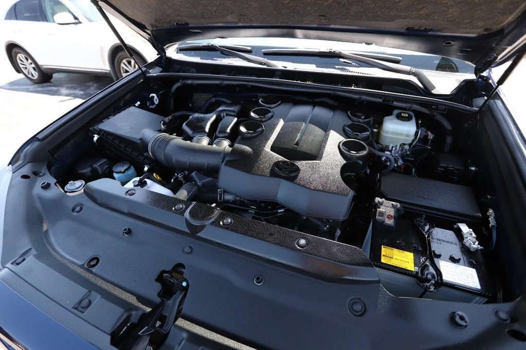 Toyota 4Runner Vehicle Full-screen Gallery Image 28