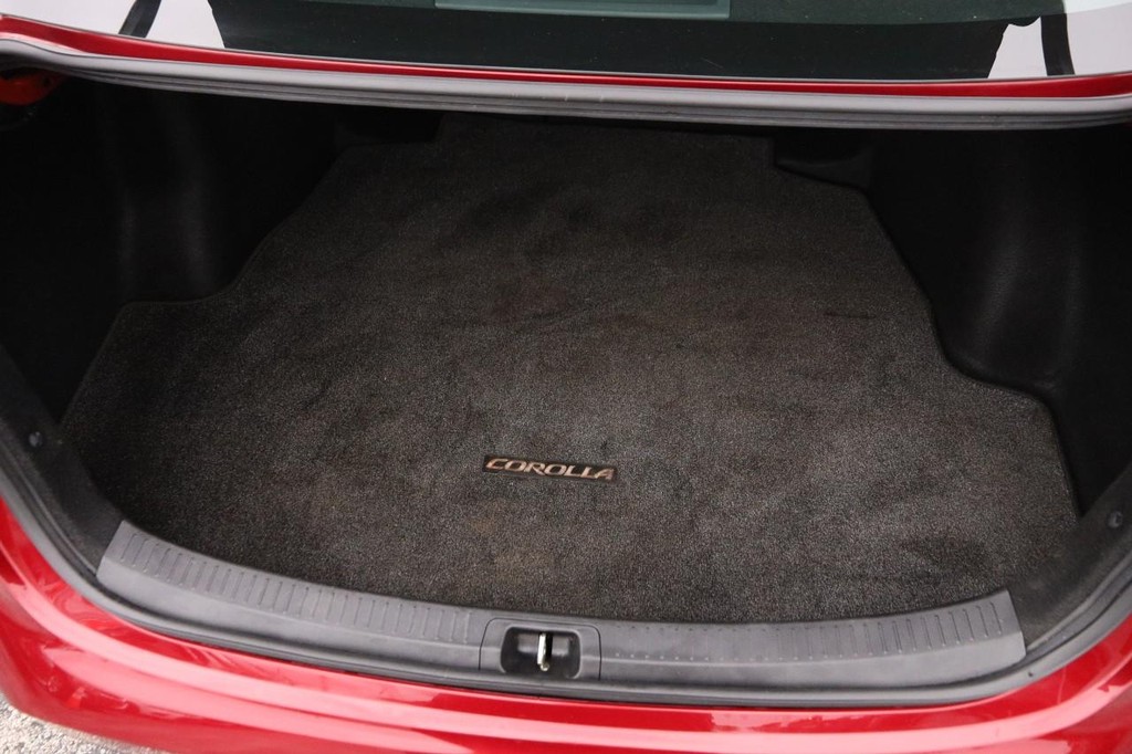 Toyota Corolla Vehicle Full-screen Gallery Image 7