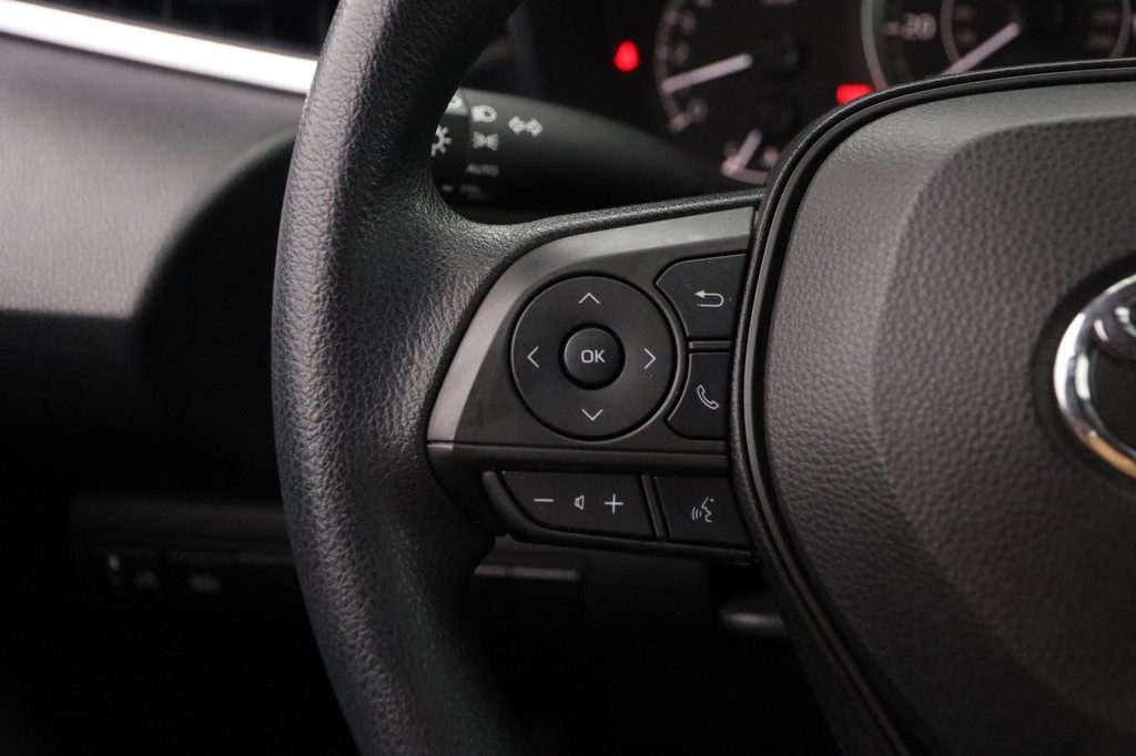 Toyota Corolla Vehicle Full-screen Gallery Image 11