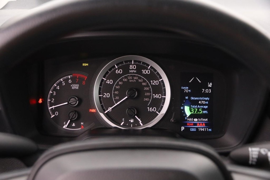 Toyota Corolla Vehicle Full-screen Gallery Image 13