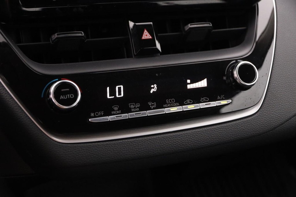 Toyota Corolla Vehicle Full-screen Gallery Image 17