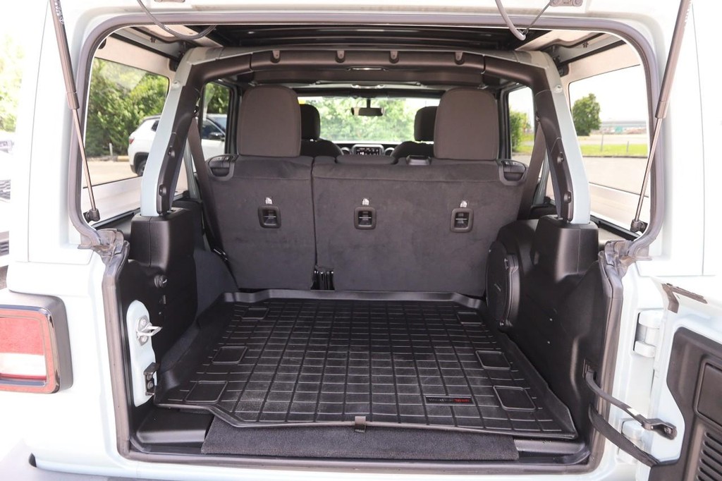 Jeep Wrangler Vehicle Full-screen Gallery Image 7