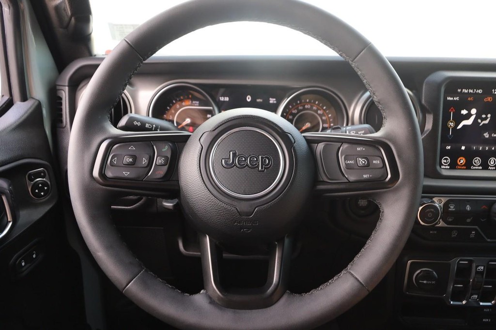 Jeep Wrangler Vehicle Full-screen Gallery Image 10