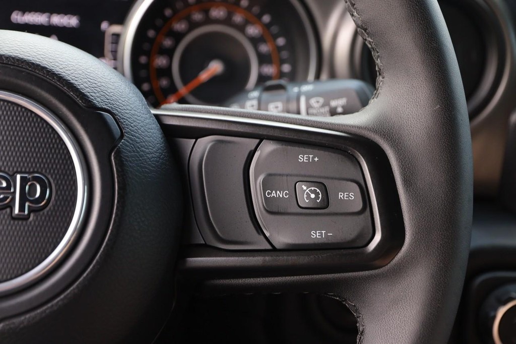 Jeep Wrangler Vehicle Full-screen Gallery Image 12