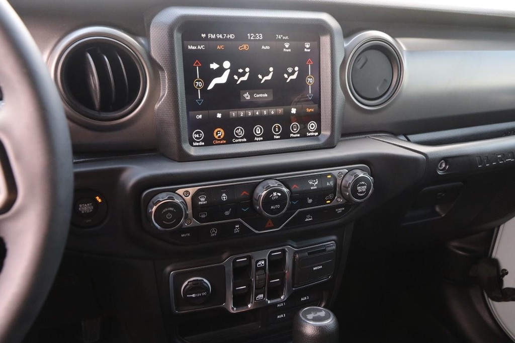 Jeep Wrangler Vehicle Full-screen Gallery Image 15