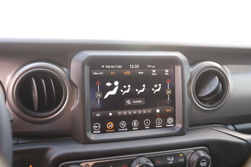Jeep Wrangler Vehicle Full-screen Gallery Image 16
