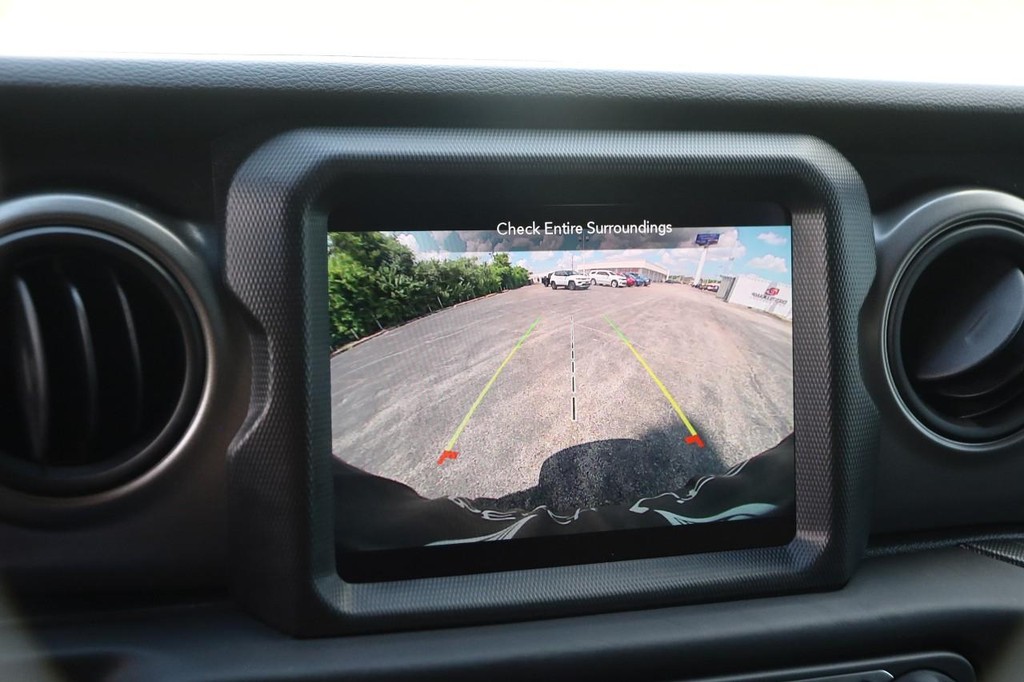 Jeep Wrangler Vehicle Full-screen Gallery Image 17