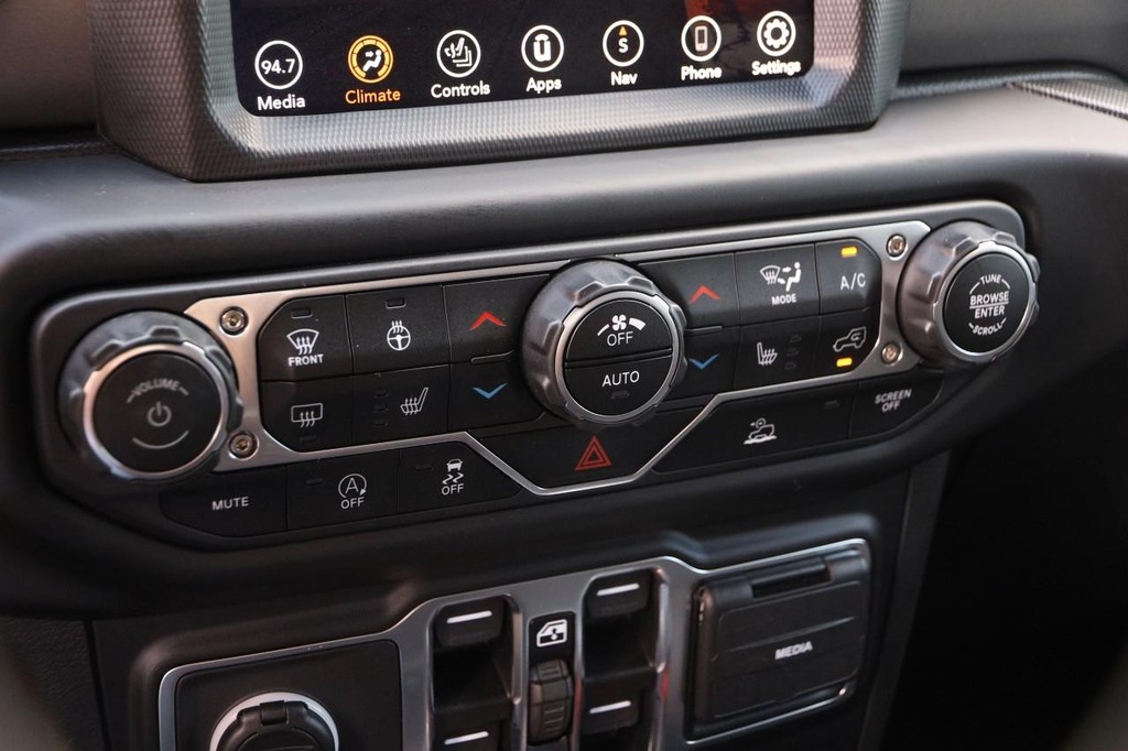 Jeep Wrangler Vehicle Full-screen Gallery Image 18