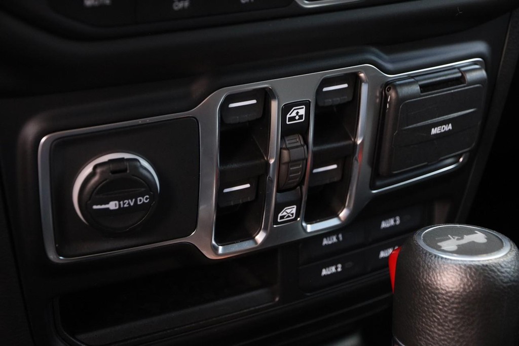 Jeep Wrangler Vehicle Full-screen Gallery Image 19