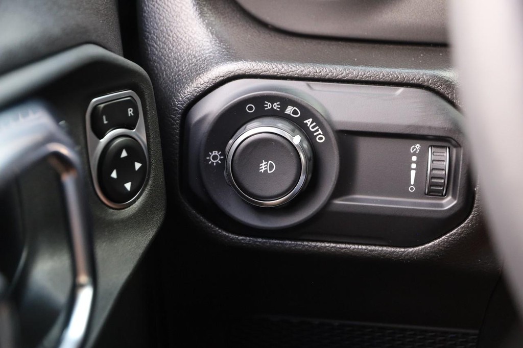 Jeep Wrangler Vehicle Full-screen Gallery Image 21