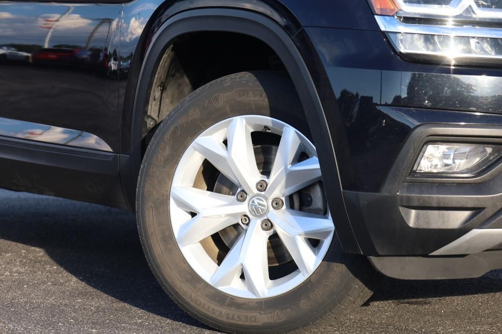 Volkswagen Atlas Vehicle Full-screen Gallery Image 3