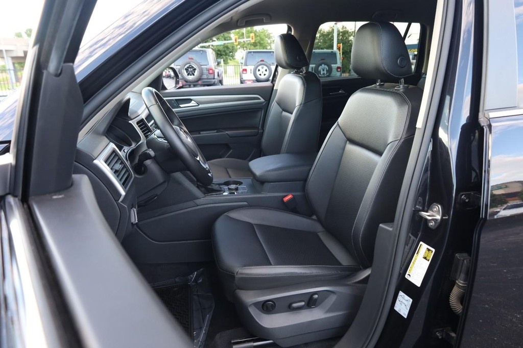 Volkswagen Atlas Vehicle Full-screen Gallery Image 10