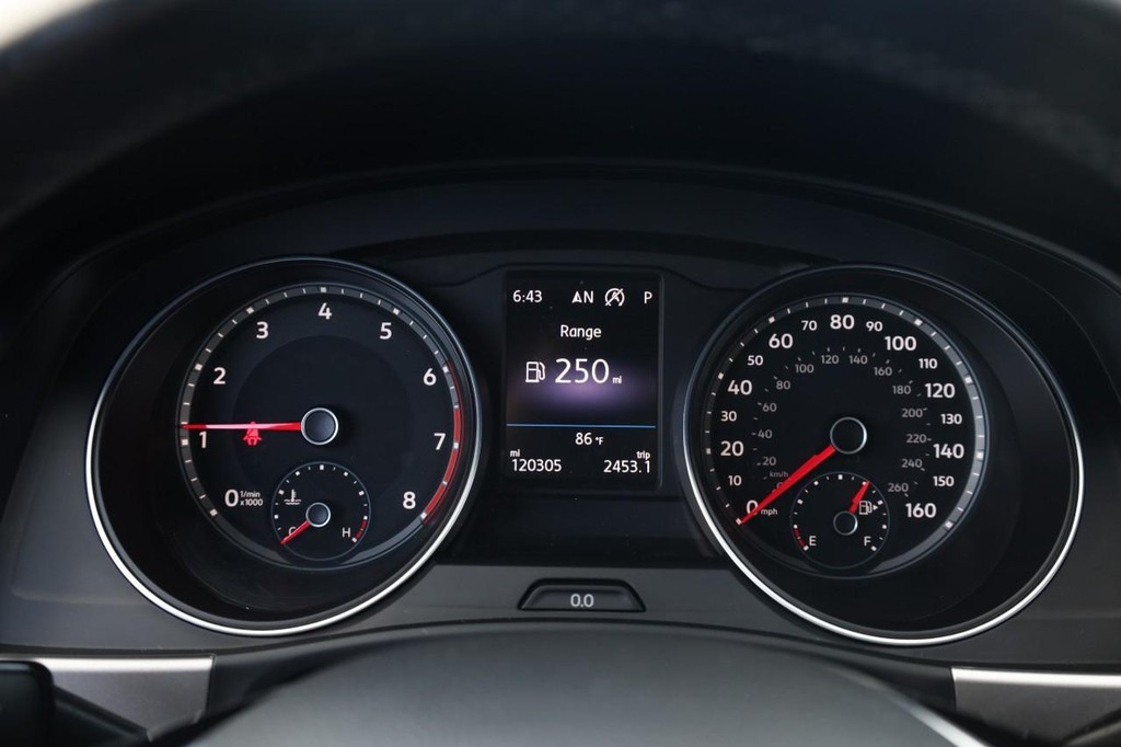 Volkswagen Atlas Vehicle Full-screen Gallery Image 12
