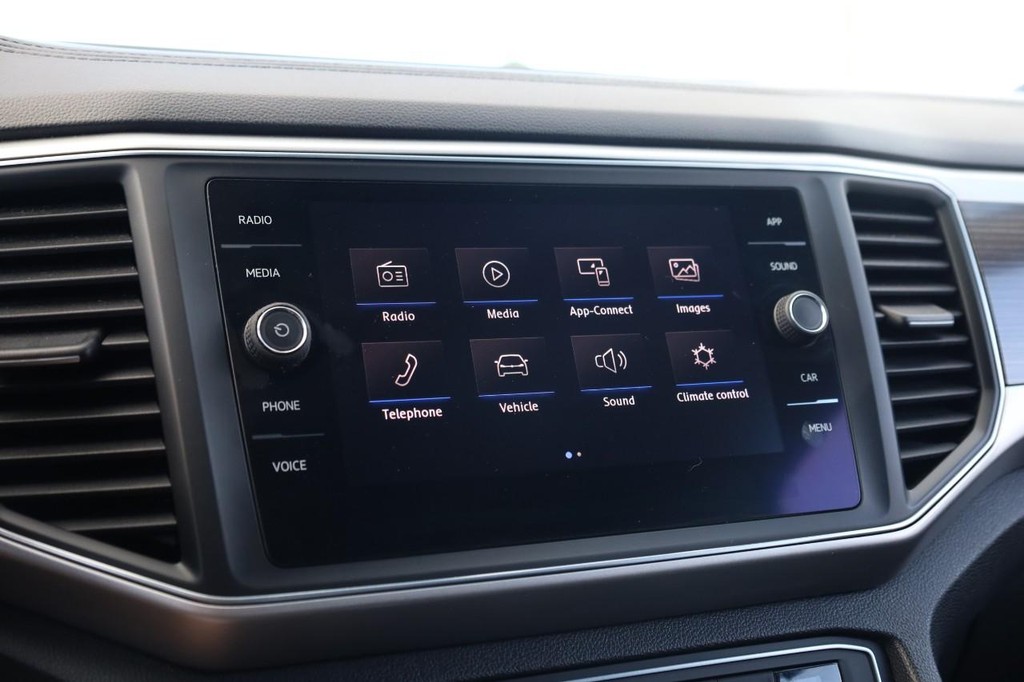 Volkswagen Atlas Vehicle Full-screen Gallery Image 13