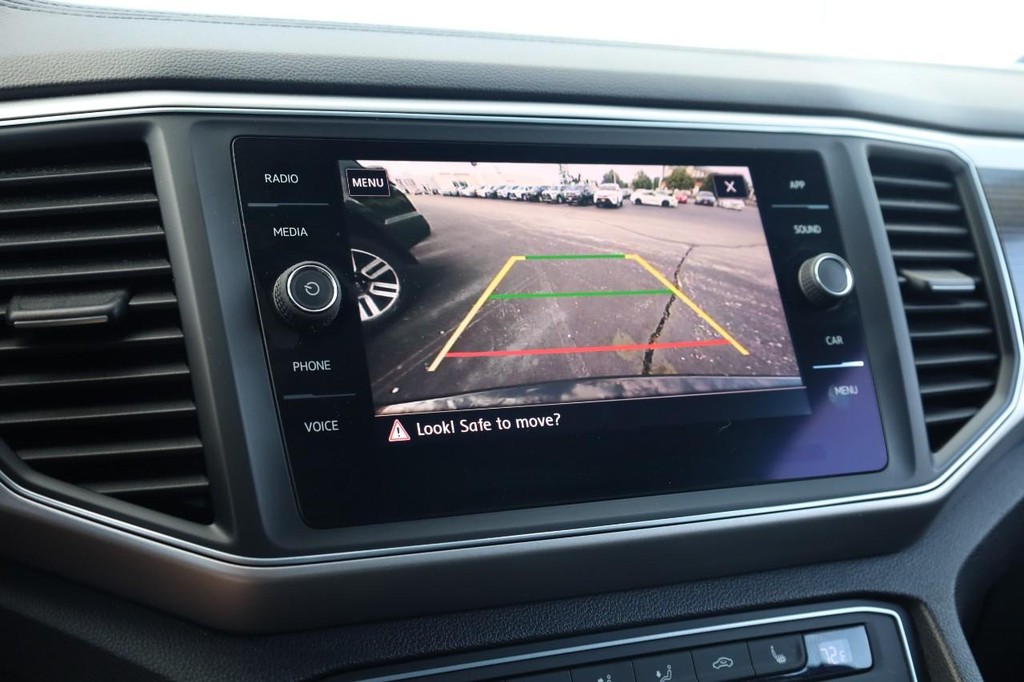 Volkswagen Atlas Vehicle Full-screen Gallery Image 14