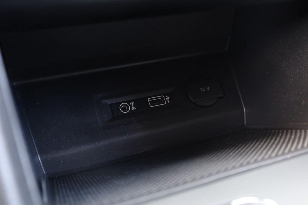 Volkswagen Atlas Vehicle Full-screen Gallery Image 16
