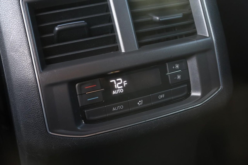 Volkswagen Atlas Vehicle Full-screen Gallery Image 23
