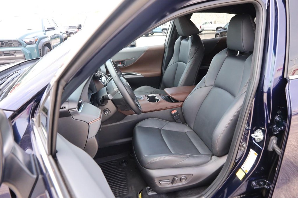 Toyota Venza Vehicle Full-screen Gallery Image 9