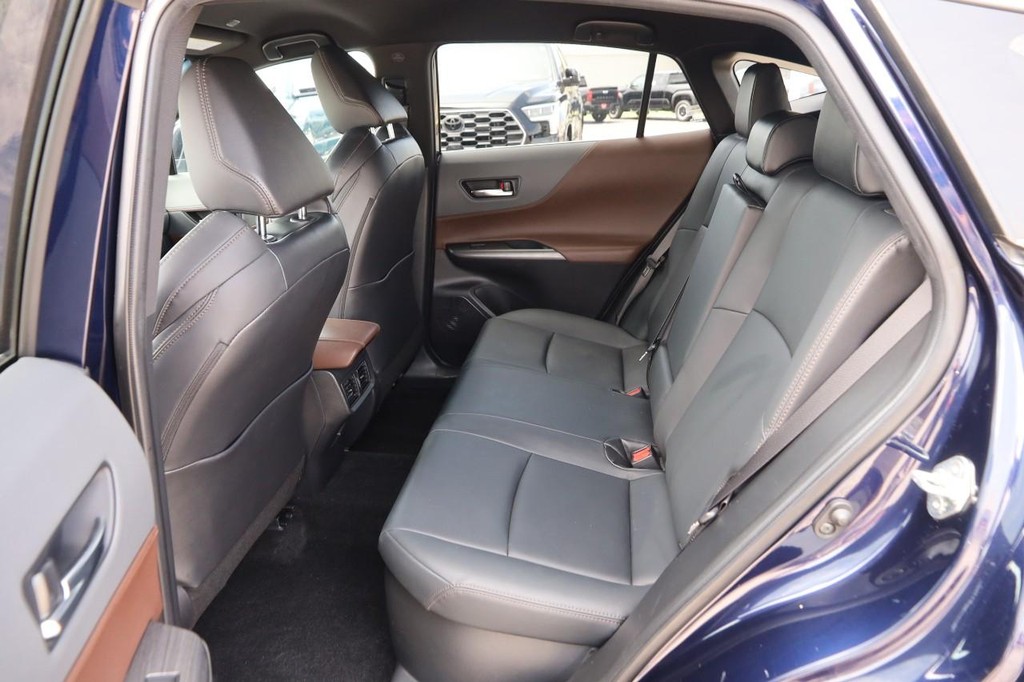 Toyota Venza Vehicle Full-screen Gallery Image 10