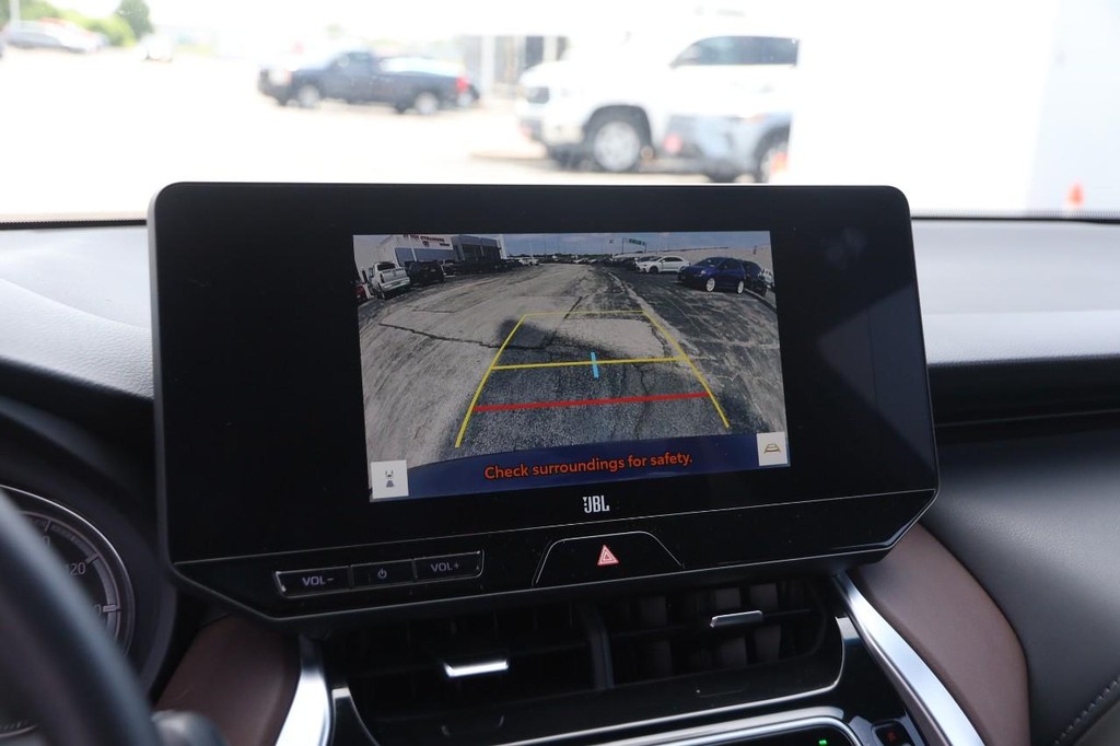 Toyota Venza Vehicle Full-screen Gallery Image 18