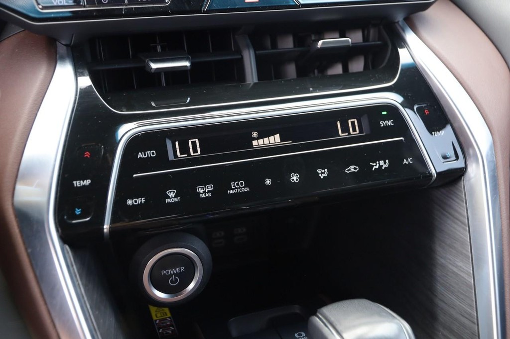 Toyota Venza Vehicle Full-screen Gallery Image 19