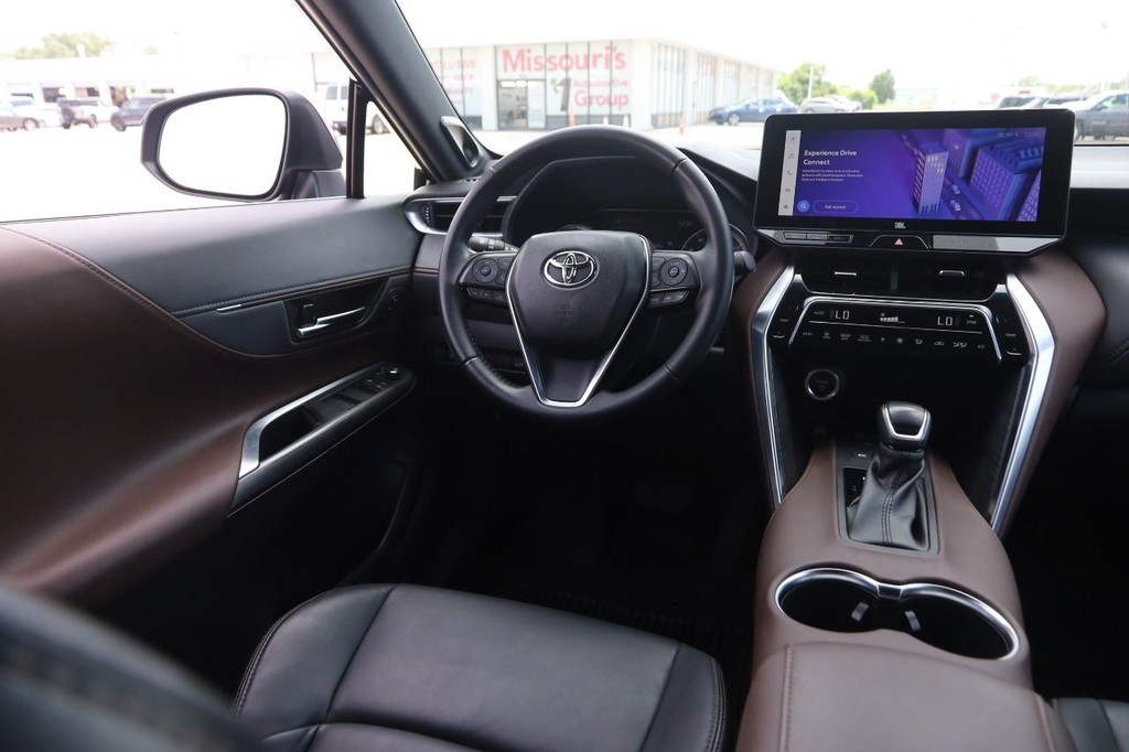 Toyota Venza Vehicle Full-screen Gallery Image 24